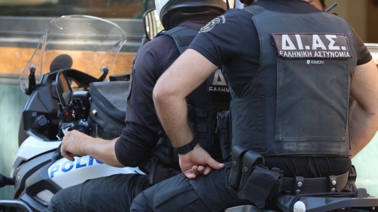 Κρήτη: Συμπλοκή μεταξύ τριών Αφγανών στα Χανιά, χτύπησαν τον έναν με πέτρα στο πρόσωπο