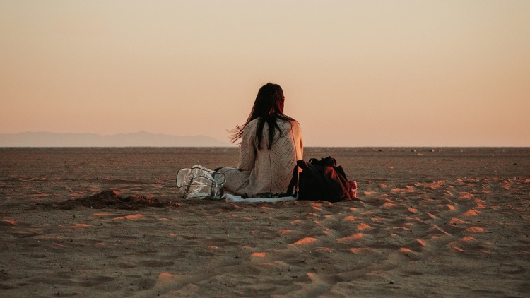 «Ανακύκλωσα τον άντρα μου: Ό,τι δεν χρειάζεται πια μια γυναίκα μπορεί να είναι θησαυρός για μια άλλη»