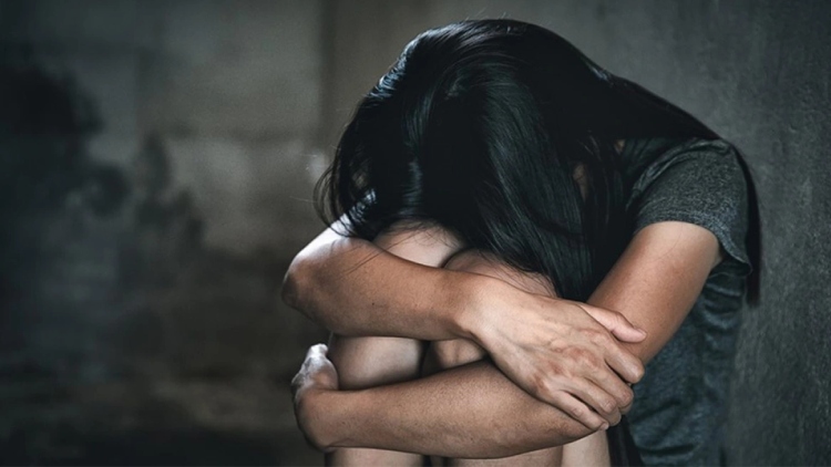 Συνελήφθη στα Καλύβια 65χρονος φυγόποινος για βιασμό και ασέλγεια σε ανήλικη
