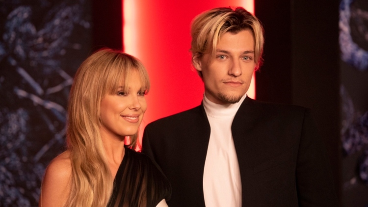 Η Μίλι Μπόμπι Μπράουν έκανε βόλτα με τον Τζέικ Μπον Τζόβι και την κόρη τους στη Νέα Υόρκη
