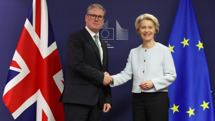 Μετά το «όχι» στα €6,75 δισ. που ζητούσε πέρσι η Κομισιόν, ο Στάρμερ επανέρχεται για είσοδο της Βρετανίας στο SAFE