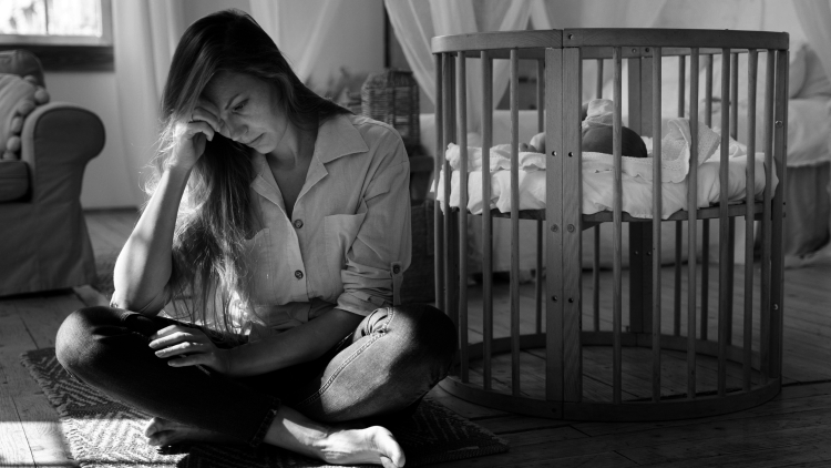 «Δεν κατάφερα να κάνω άμβλωση. Τώρα μεγαλώνω το παιδί του βιαστή μου»