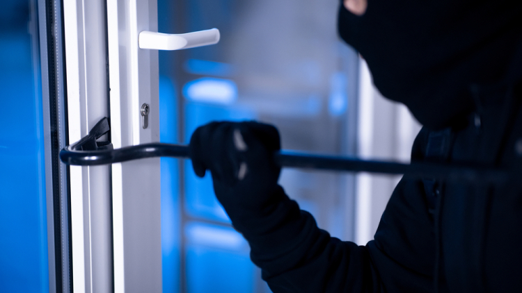 Σπείρα διαρρηκτών «χτυπούσε» πολυτελείς κατοικίες στα νότια προάστια, δείτε πώς δρούσαν και απέφευγαν τον εντοπισμό