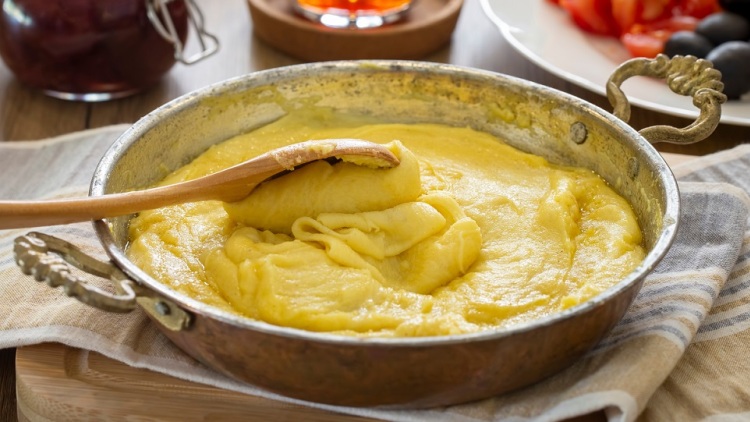 Δεν είναι πουρές, είναι πολέντα: Μια νόστιμη εναλλακτική επιλογή (+συνταγή)