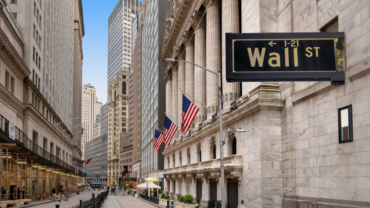 Ράλι στη Wall Street έφερε η προοπτική ειρήνης στη Μέση Ανατολή, άλμα 900 μονάδων για τον Dow
