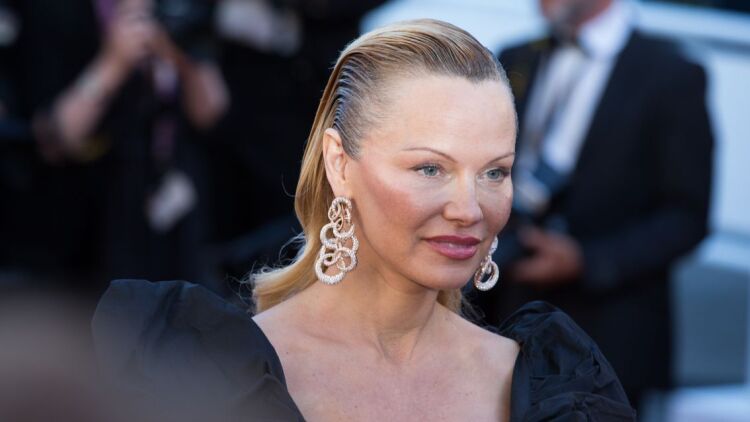 Η Πάμελα Άντερσον θέλει να αλλάξει το επώνυμό της, αλλά όπως είπε «δεν την αφήνουν»