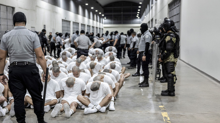 Το CBS News ανέβαλε το ντοκιμαντέρ για τη φυλακή CECOT στο Ελ Σαλβαδόρ, δείτε το τρέιλερ που αποσύρθηκε