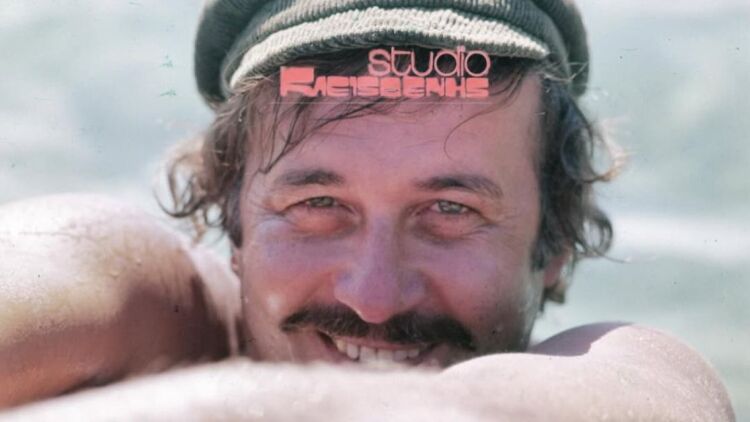 Δημήτρης Παπαμιχαήλ: Σαν σήμερα έφυγε από τη ζωή - Η φωτογραφία από τον Θεολόγο το 1972