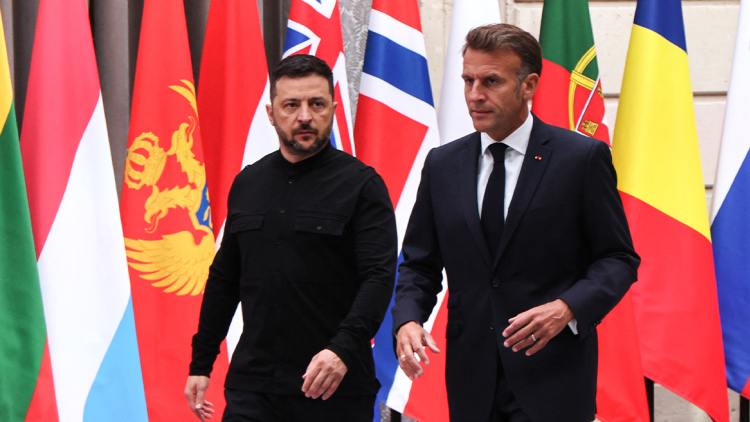 Στο Παρίσι τη Δευτέρα ο Ζελένσκι, θα συναντηθεί με τον Μακρόν στη σκιά του ενεργειακού σκανδάλου