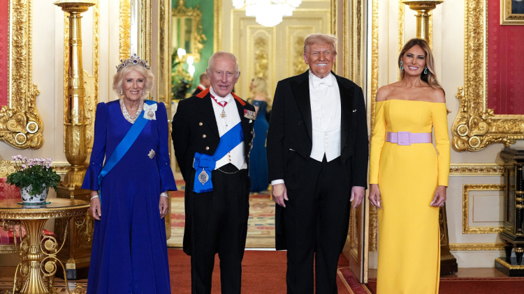 Συζητήσεις για την ασφάλεια της επίσκεψης Καρόλου στις ΗΠΑ μετά τους πυροβολισμούς στο δείπνο των Ανταποκριτών