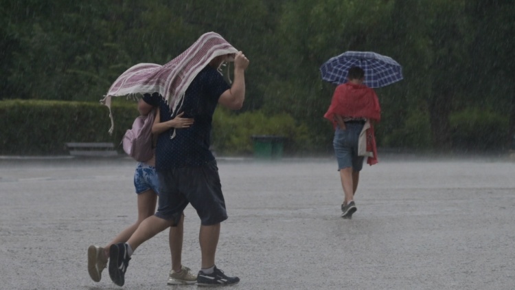 Καταιγίδες με πολλούς κεραυνούς στα βορειοανατολικά της Αττικής, οι περιοχές που θα χτυπήσει η κακοκαιρία