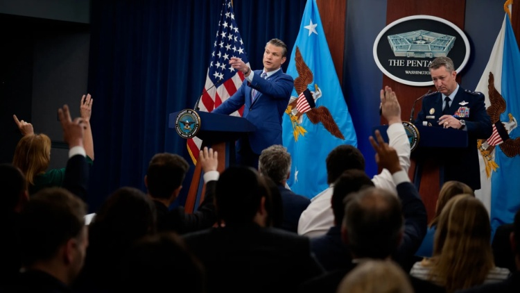 NYT: Με καμουφλαρισμένο αεροσκάφος χτύπησαν οι ΗΠΑ το πρώτο «ναρκοπλοίο» στα ανοιχτά της Βενεζουέλας 