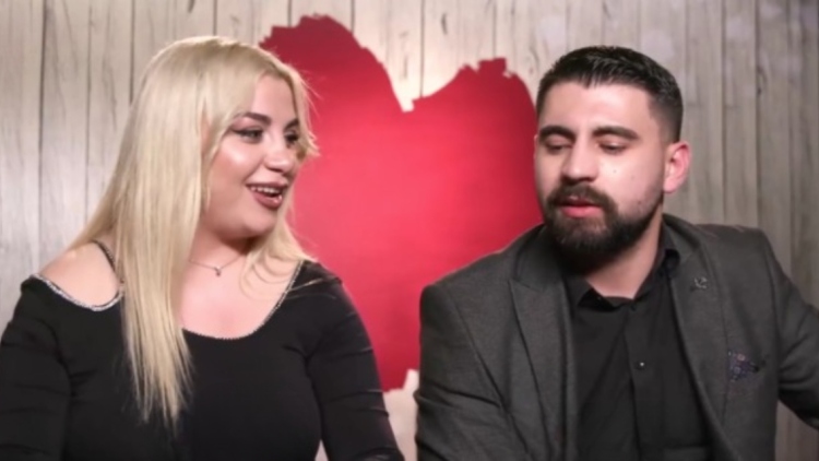 Το αμήχανο ραντεβού στο First Dates: «Στα πρώτα δύο λεπτά μου λέει είμαι ανεξάρτητη, τι να σου πω εγώ τώρα, με μπλοκάκι;»
