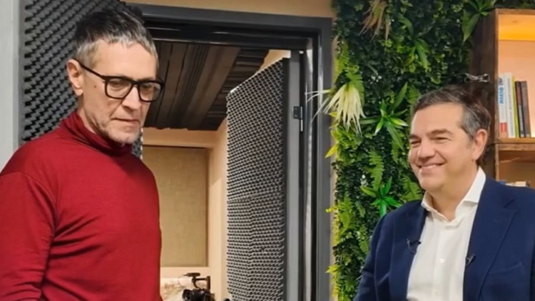 Ο Τσίπρας στην ηχογράφηση της «Ιθάκης» - «Δεν ακούγεται σαν να είμαι εγώ, εσύ; Αυτό προσπαθώ να πετύχω» του είπε ο Αιμίλιος Χειλάκης