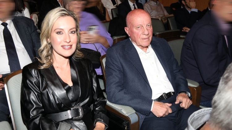 Πόπη Δομάζου:  Η απώλεια του πατέρα μου με έχει διαλύσει, δήλωσε για τον Μίμη Δομάζο