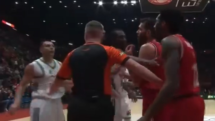 Άρμάνι - Παναθηναϊκός: Σλούκας και Νίμπο πήγαν να πιαστούν στα χέρια, δείτε βίντεο