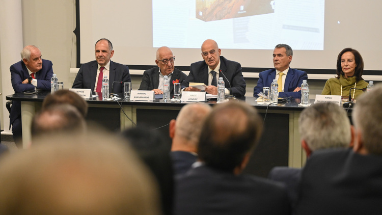 Το νέο του βιβλίο «Αδημοσίευτα« παρουσίασε ο Νίκος Χασαπόπουλος στο Πνευματικό Κέντρο του Δήμου Αθηναίων