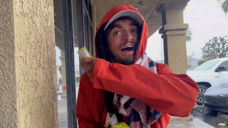 Ο πρώην σταρ του Nickelodeon, Τάιλορ Τσέις επέστρεψε στους δρόμους και συνεχίζει τη χρήση ναρκωτικών