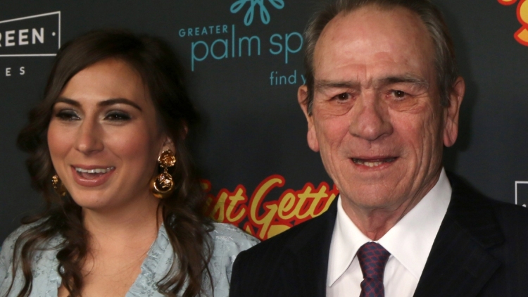 Η κόρη του Τόμι Λι Τζόουνς φέρεται να πέθανε από υπερβολική δόση, το ηχητικό ντοκουμέντο της αστυνομίας