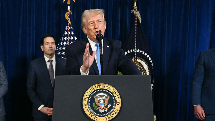 Νέο δόγμα για το Δυτικό Ημισφαίριο παρουσίασε ο Τραμπ μετά τη σύλληψη Μαδούρο - Ελέγχει τη Βενεζουέλα, απείλησε Κούβα και Κολομβία, μήνυμα στον Πούτιν