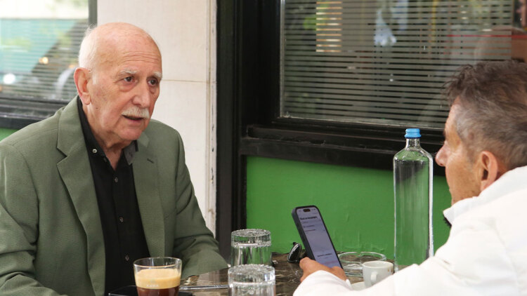 Όταν ο Γιώργος Παπαδάκης μιλούσε στον Δανίκα: Όλη η ζωή του, η οικογένειά του, οι καλές και οι κακές στιγμές και τα 34 χρόνια «Καλημέρα Ελλάδα»