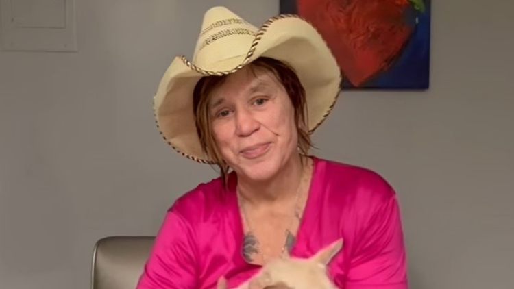 Ο Μίκι Ρουρκ ξεσπά για την καμπάνια οικονομικής στήριξης μετά την απειλή έξωσης από το σπίτι του: Είναι ταπεινωτικό