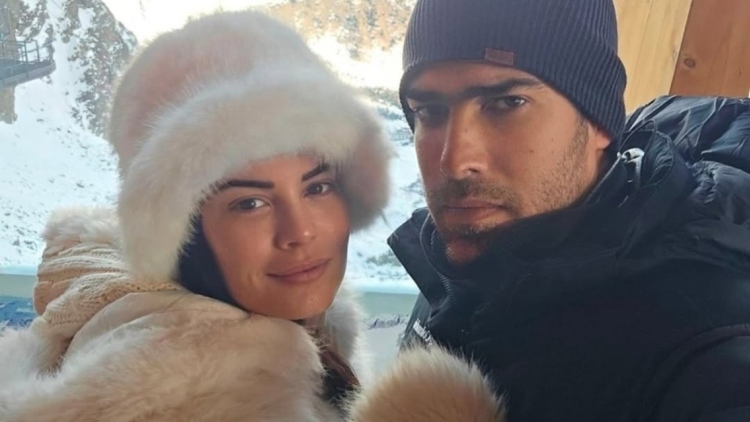 Η Μαρία Κορινθίου δημοσίευσε νέες φωτογραφίες από το ταξίδι με τον σύντροφό της στις ιταλικές Άλπεις: Στην κορυφή, γράφει
