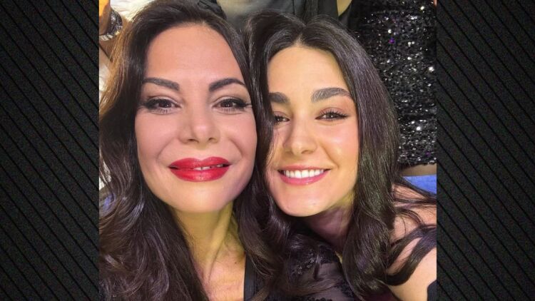 Η Εύη Βατίδου ποζάρει με την κόρη της στο Instagram