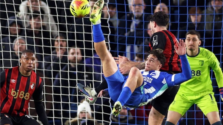 Μπράιτον-Μπόρνμουθ 1-1: Αδιανόητο ψαλιδάκι από τον Κωστούλα, μπήκε αλλαγή και χάρισε τον βαθμό στην ομάδα του, δείτε το γκολ