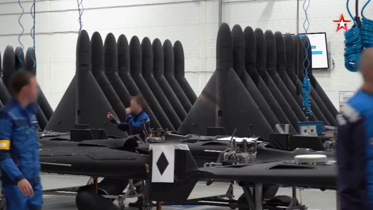 Το εργοστάσιο «φάντασμα» στην Αλαμπούγκα που τροφοδοτεί με φονικά drones τη Ρωσία και βρίσκει προσωπικό μέσω... Tinder