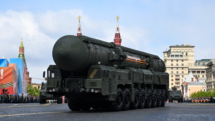 Πυρηνικά χωρίς όρια: ΗΠΑ, Ρωσία και ο πλανήτης σε αχαρτογράφητα νερά - Τραμπ και Πούτιν μπορούν πλέον να χρησιμοποιήσουν κατά βούληση το οπλοστάσιό τους