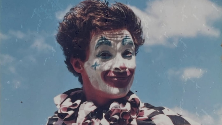 Χιου Τζάκμαν: Όταν ο ηθοποιός δούλευε ως κλόουν, η φωτογραφία που δημοσίευσε
