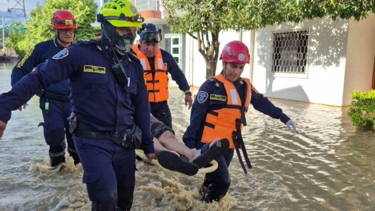 Τουλάχιστον 13 νεκροί από σφοδρές βροχοπτώσεις σε ασυνήθιστη περίοδο στην Κολομβία, δείτε βίντεο
