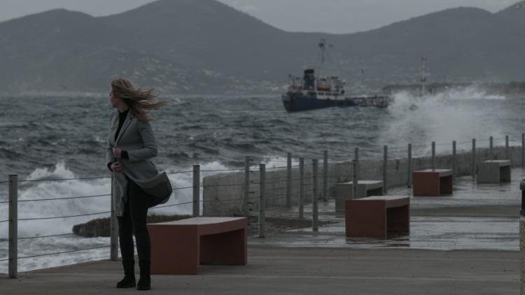 Καιρός: Καταιγίδες, θυελλώδεις άνεμοι και αφρικανική σκόνη από τη νύχτα, πού θα είναι πιο έντονα τα φαινόμενα