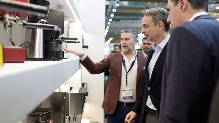 Η ατάκα Μητσοτάκη σε barista στη HORECA 2026: «Θα αγοράσω μηχανή εσπρέσο, θα έρθεις σπίτι να μου κάνεις σεμινάρια», δείτε βίντεο