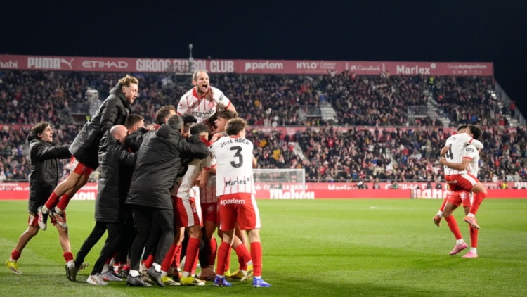 La Liga: Η Τζιρόνα νίκησε 2-1 την Μπαρτσελόνα και έστειλε στην κορυφή τη Ρεάλ, δείτε τα γκολ