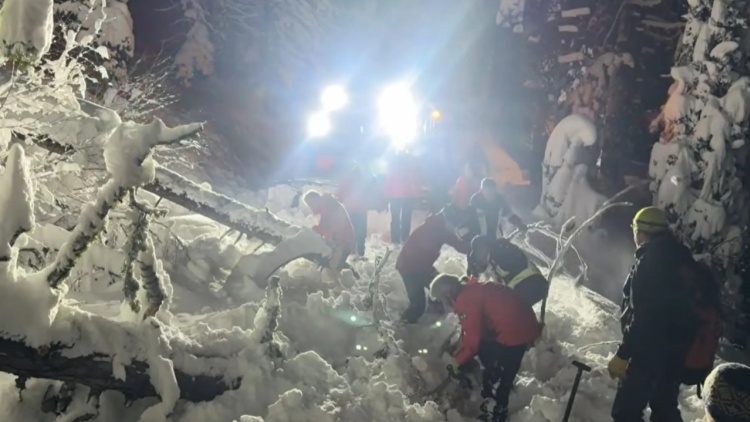 Επιχείρηση για δέκα αγνοούμενους σκιέρ μετά από χιονοστιβάδα στην Καλιφόρνια 