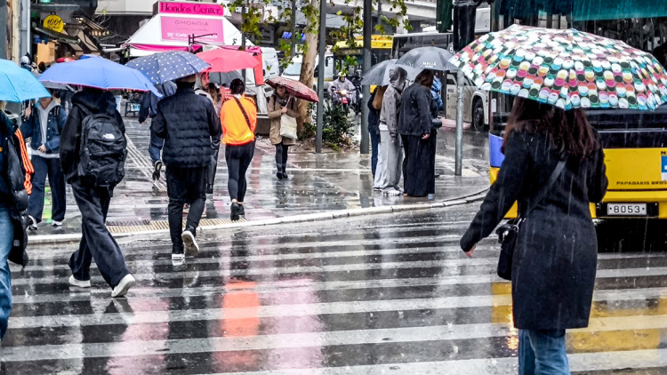 Χαλάει και πάλι ο καιρός από την Παρασκευή: Κόντρα μετεωρολόγων για την πιθανότητα σχηματισμού «γραμμής λαίλαπας»