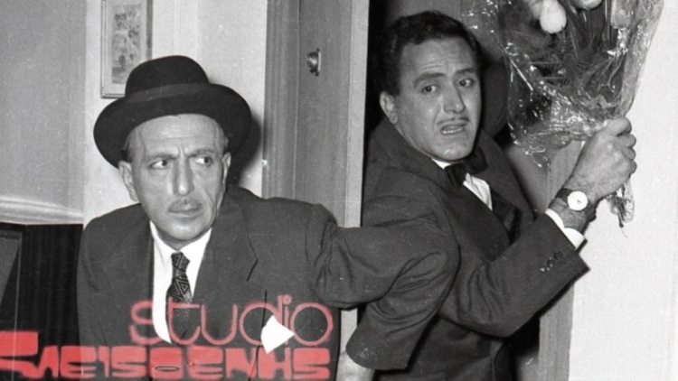 Ο Βασίλης Λογοθετίδης σε μία αδημοσίευτη φωτογραφία από παράσταση του 1958