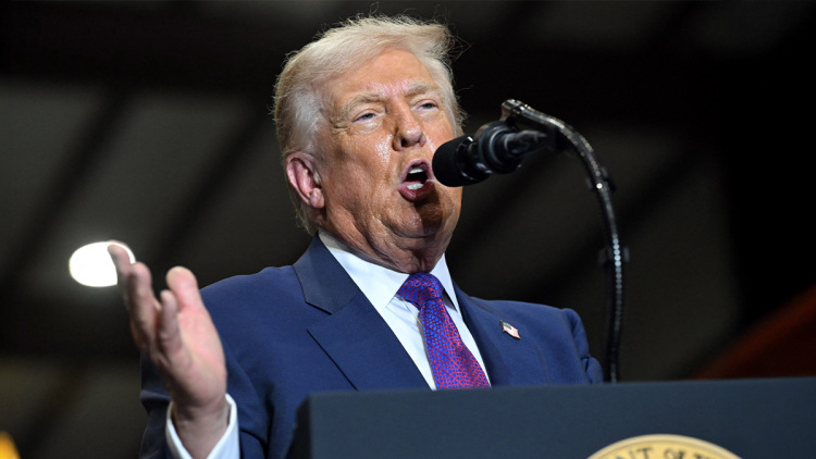 Ο Τραμπ αναζητά αντεπίθεση στο Καπιτώλιο με την ομιλία για την «Κατάσταση της Ένωσης»: Πίεση από δημοσκοπήσεις και Ανώτατο Δικαστήριο