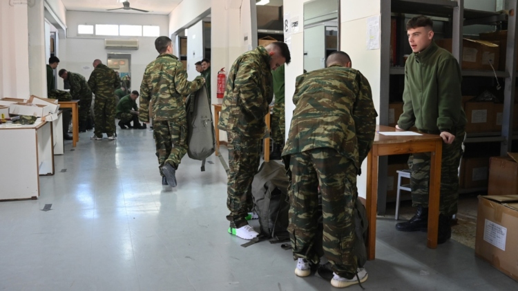 Πρεμιέρα για την νέα στρατιωτική θητεία: Δείτε φωτογραφίες και βίντεο από την κατάταξη της πρώτης ΕΣΣΟ της νέας εποχής