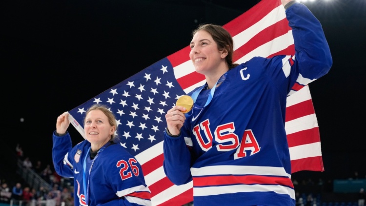 Βίντεο: Η αρχηγός της «χρυσής» γυναικείας ομάδας χόκεϊ των ΗΠΑ χαρακτήρισε «κακόγουστο αστείο» την πρόσκληση Τραμπ στον Λευκό Οίκο 