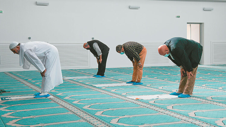 13 τα νόμιμα τζαμιά σε Αθήνα και Πειραιά, πάνω από 60 τα παράνομα, τι προβλέπεται για το κλείσιμο και τις απελάσεις