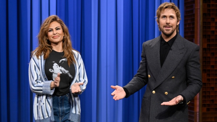 Η έκπληξη του Γκόσλινγκ στη Μέντες για τα γενέθλιά της, έκαναν την πρώτη τους κοινή τηλεοπτική εμφάνιση μετά από 10 χρόνια