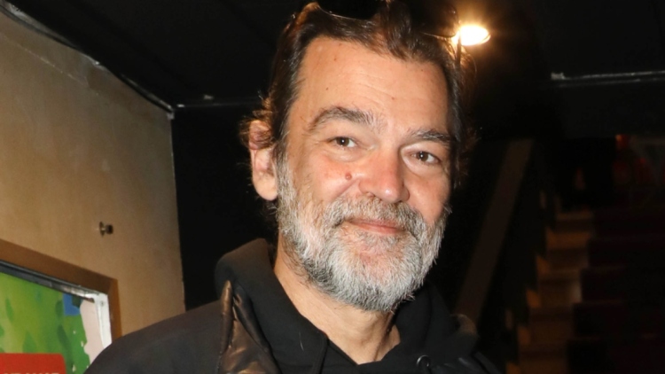 Κωνσταντίνος Καζάκος: Ο πατέρας μου έφαγε πόλεμο, όταν αποφάσισε να παντρευτεί ξανά μετά τον θάνατο της μητέρας μου
