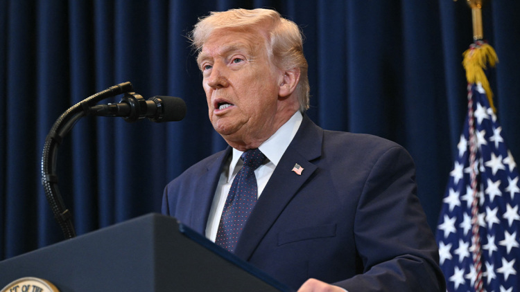 Τραμπ προς Ιράν: Αν βάλατε νάρκες στα Στενά του Ορμούζ, οι στρατιωτικές συνέπειες θα είναι πρωτόγνωρες