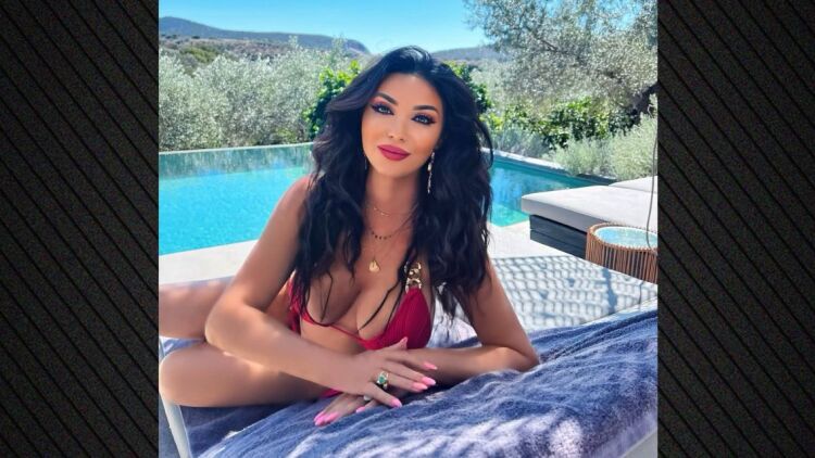 Οι πόζες της Πόπης Μαλλιωτάκη με μπικίνι στην πισίνα: Με το καλοκαιράκι να πλησιάζει, γράφει