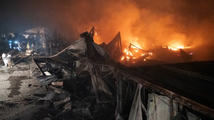 Δεκάδες νεκροί από βομβαρδισμό στην Καμπούλ, καταγγελίες για εκατοντάδες θύματα, δείτε βίντεο