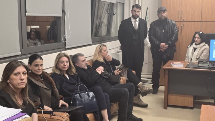Δείτε την φωτογραφία που ανέβασε η Καρυστιανού με Γρατσία, Κωνσταντοπούλου και Ρούτσι  στο δικαστικό μέγαρο Λάρισας
