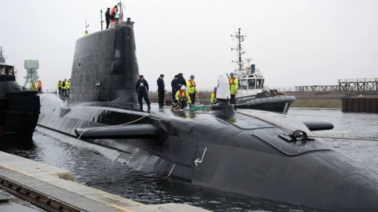 Daily Mail: Βρετανικό πυρηνοκίνητο υποβρύχιο με πυραύλους Tomahawk στην Αραβική Θάλασσα